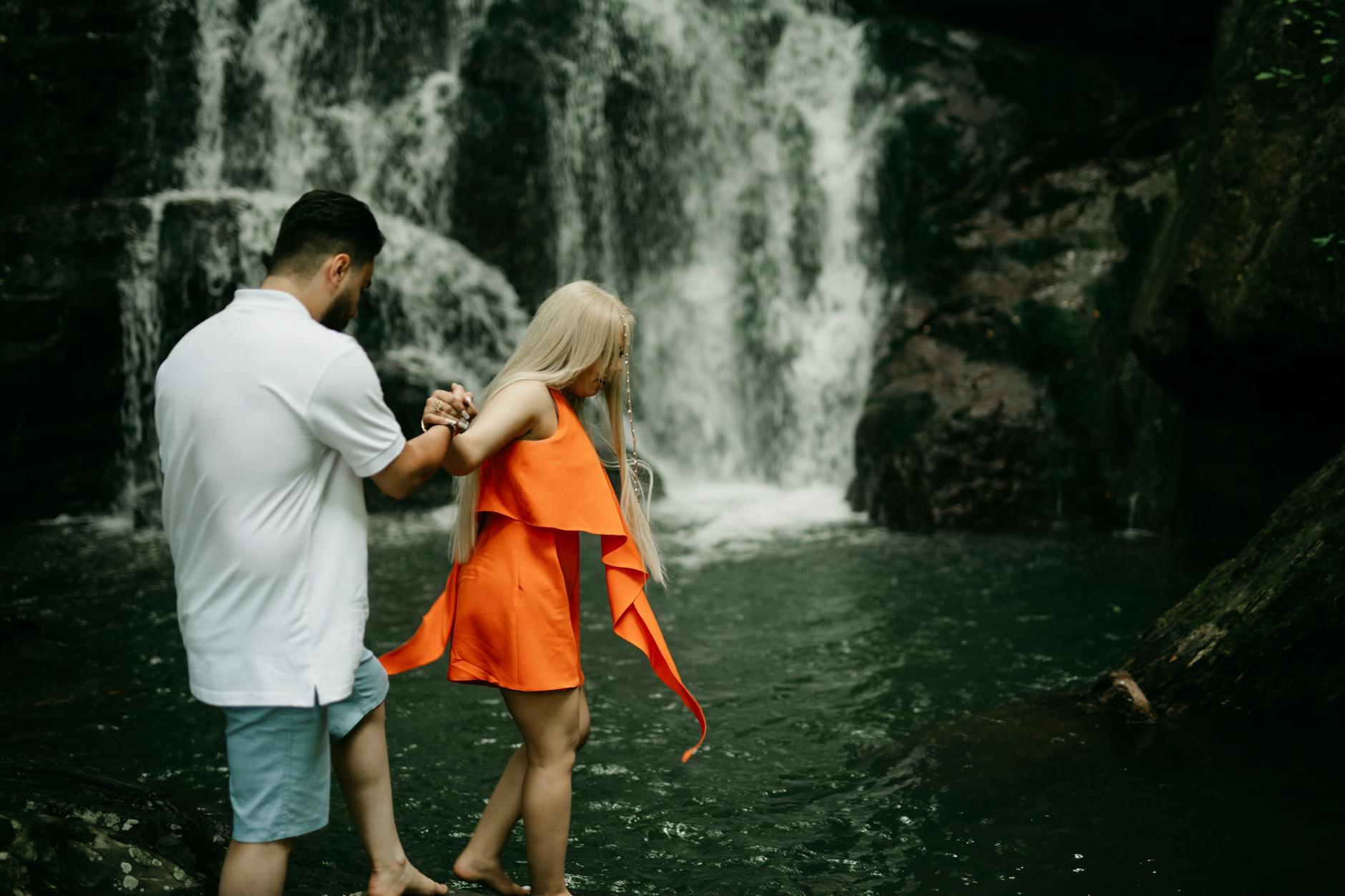 Mira & Jonas — Moment 10